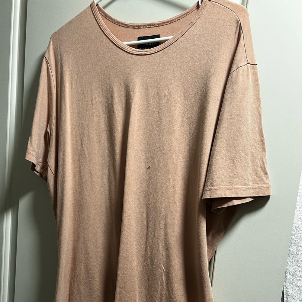 Cuts tee size XL